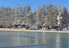 OTAC SA DECOM POŠAO NA KLIZANJE, PA PROPAO KROZ LED! Policiju sablasnuo prizor, bio je na ivici hipotermije